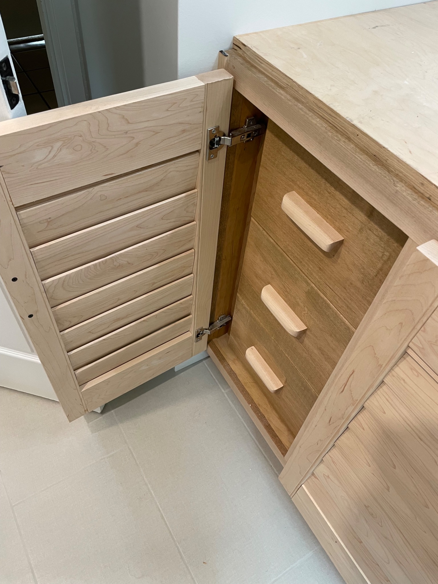 Custom louvered vanity door and concealed hinge detail