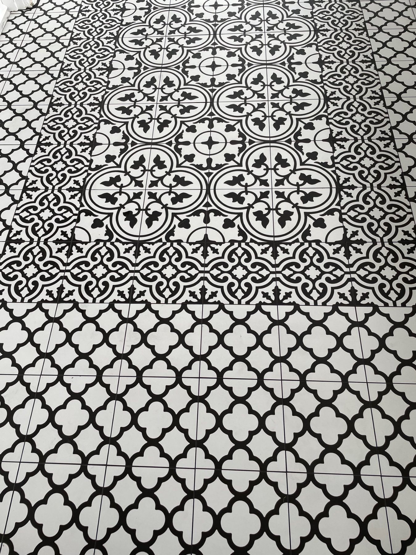 Detailed black and white tile pattern and border